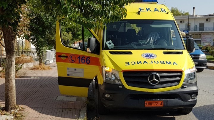 Τραγωδία στην Καλαμπάκα: Παρέσυρε και τραυμάτισε θανάσιμα τη σύζυγό του