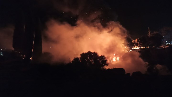 Νέα πυρκαγιά έξω από το ΚΥΤ στη Σάμο – ΒΙΝΤΕΟ