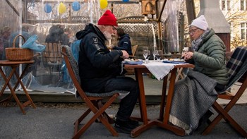 Κορονοϊός: Έκλεισαν μπαρ και εστιατόρια στη Σουηδία – Δεν τηρούνταν οι κανόνες κοινωνικής αποστασιοποίησης