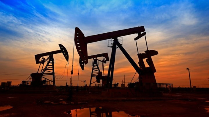 Πετρέλαιο: “Βυθίζεται” ξανά η τιμή του αμερικανικού αργού
