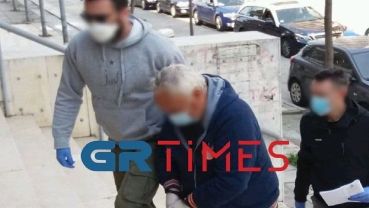 Θεσσαλονίκη: Για ανθρωποκτονία από πρόθεση διώκεται ο 63χρονος που κατηγορείται ότι σκότωσε τον γιο του
