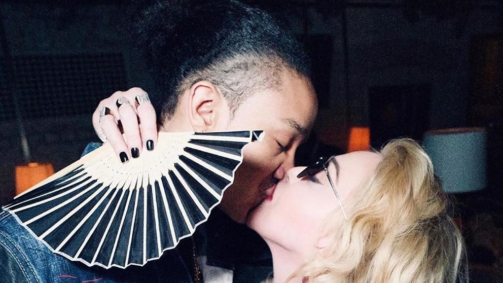 Ερωτευμένη η Μαντόνα: Τα “χρόνια πολλά” στον 26χρονο σύντροφό της – ΦΩΤΟ