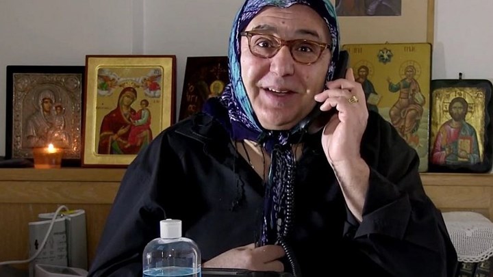 Άγαμοι Θύται: Ξαναχτυπά η γιαγιά με αφιέρωση στον… Ντόναλντ Τραμπ και τη χλωρίνη