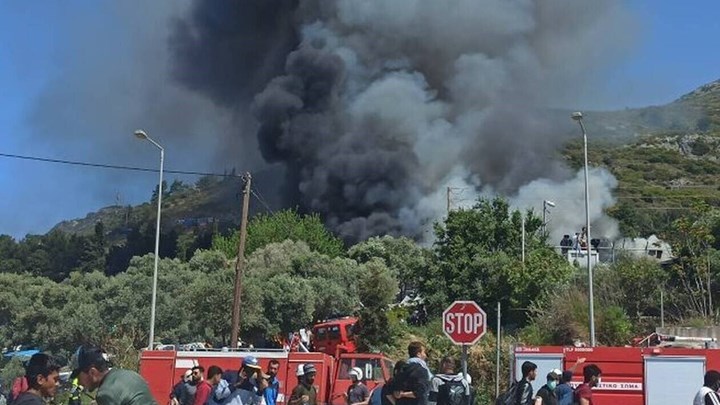 Σάμος: 23 συλλήψεις για τα επεισόδια και τις φωτιές στο ΚΥΤ – Αναζητούνται ακόμη δύο άτομα