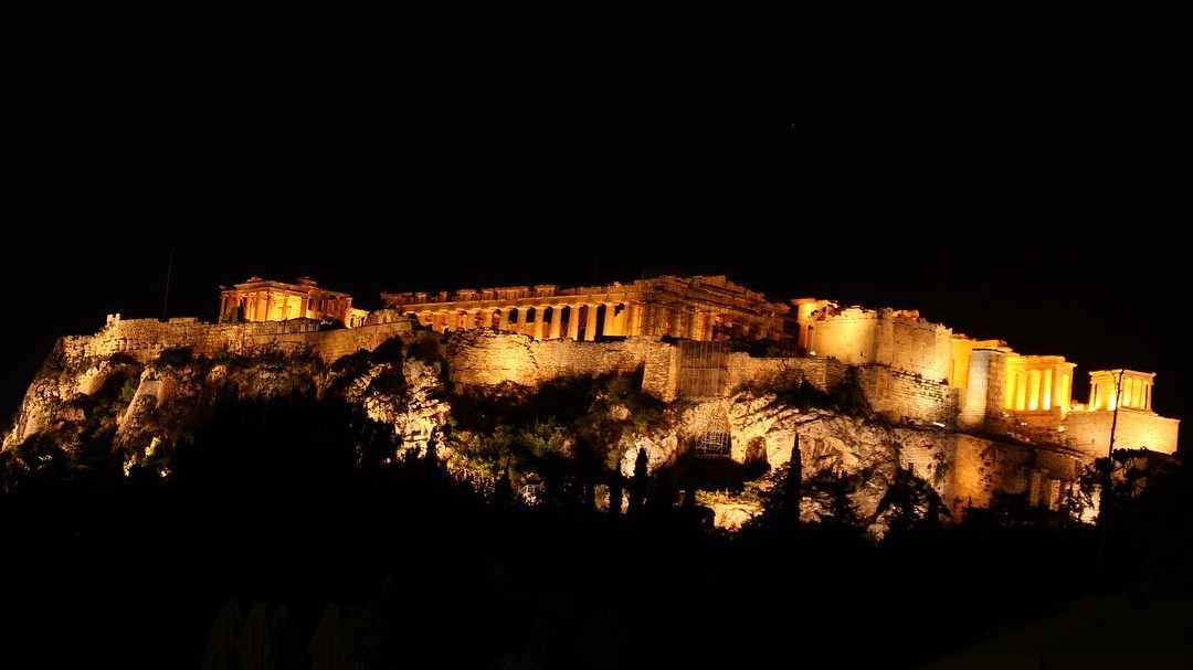 Άρση μέτρων: “Αυστηρή σύσταση” για περιορισμένη κυκλοφορία το βράδυ