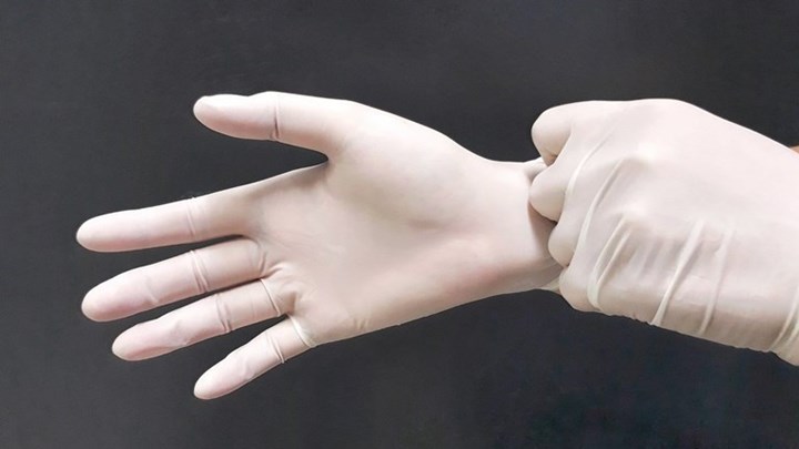 “Τα γάντια είναι επικίνδυνα” – Τι λένε οι ειδικοί