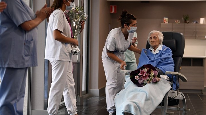 Κορονοϊός-Βέλγιο: Έκλεισε τα 100 και νίκησε τον ιό