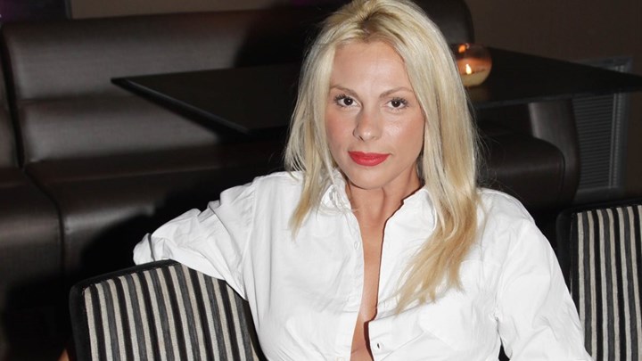 Ζώζα Μεταξά: “Μου πήραν τις πινακίδες, ενώ το αυτοκίνητο ήταν σταθμευμένο κάτω από το σπίτι λόγω…καραντίνας”