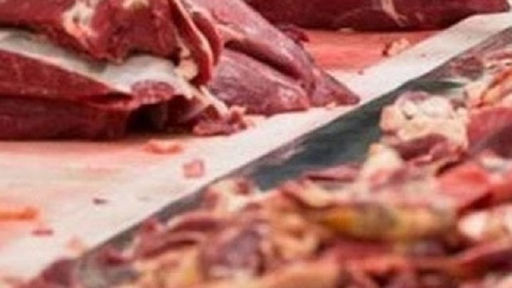 Υγειονομική “βόμβα” στον Πειραιά: Κατασχέθηκαν 7 τόνοι ακατάλληλου κρέατος
