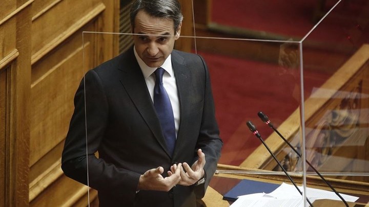 Βουλή: Η βεντάλια της Δούνια, το μαλλί του Κικίλια και η σύσκεψη των υπουργών με αποστάσεις – ΦΩΤΟ