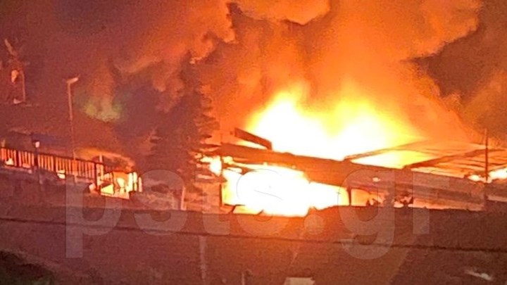 Πειραιάς: Φωτιά σε ταβέρνα στο Μικρολίμανο – ΦΩΤΟ