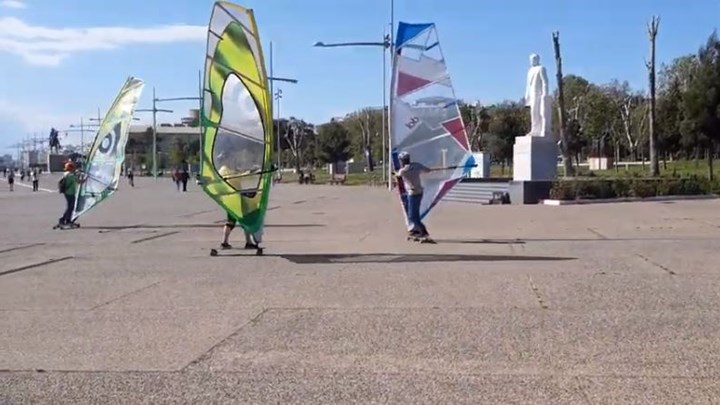 Θεσσαλονίκη: Έκαναν wind skate στη Νέα Παραλία – ΒΙΝΤΕΟ
