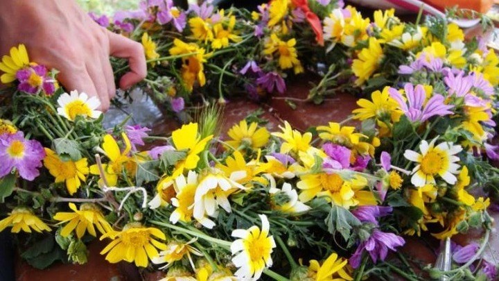Πρωτομαγιά: Πώς να φτιάξετε μόνοι σας μαγιάτικο στεφάνι – ΒΙΝΤΕΟ