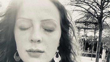 Συντριβή ελικοπτέρου NATO: 23χρονη που έπαιζε γκάιντα στη Σούδα το πρώτο θύμα – Ο θρήνος των γονιών της