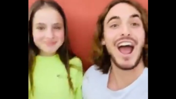 Κορονοϊός: Ο Στέφανος Τσιτσιπάς χορεύει με την αδελφή του και ξεσηκώνει – ΒΙΝΤΕΟ