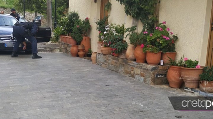 Διπλό φονικό στην Κρήτη: Παραδόθηκε ο γιος του Λευτέρη Καλομοίρη