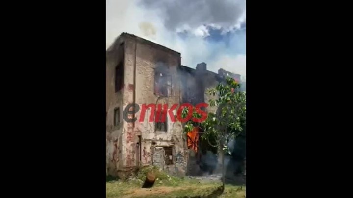 Στις φλόγες η βίλα Κλωναρίδη στην Πατησίων – ΒΙΝΤΕΟ ντοκουμέντο