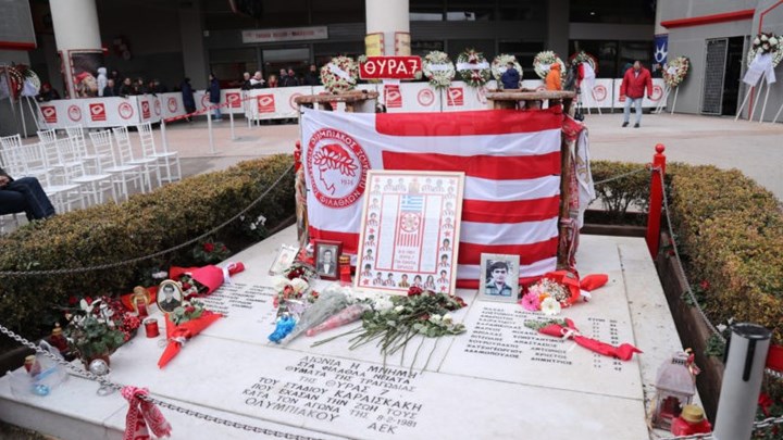 Βεβήλωσαν το μνημείο της Θύρας 7 – ΦΩΤΟ