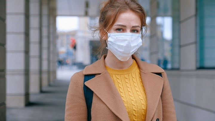 ΗΠΑ: Ο… πρωτότυπος τρόπος χρήσης μάσκας από γυναίκα που δεν μπορούσε να αναπνεύσει – BINTEO