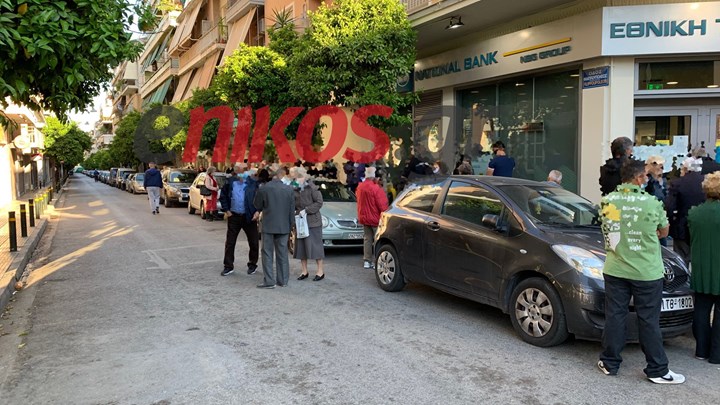Ουρές έξω από τράπεζα στα Σεπόλια – ΦΩΤΟ αναγνώστη