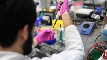 Κορονοϊός: Δημιουργήθηκε αντίσωμα στο εργαστήριο – Ελπίδες για την αντιμετώπιση του ιού