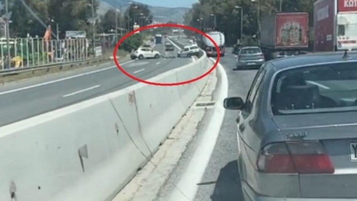 Σοβαρό τροχαίο στον Σκαραμαγκά: Οδηγούσε ανάποδα στη Λεωφόρο Αθηνών – ΒΙΝΤΕΟ