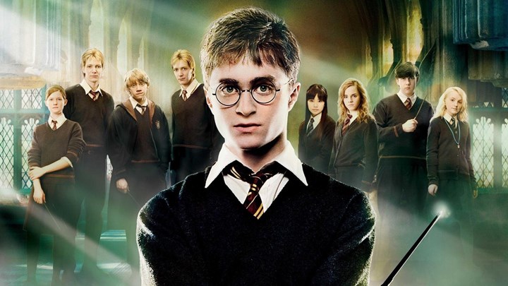 Harry Potter at Home: Δείτε τον Daniel Radcliffe να διαβάζει το πρώτο βιβλίο «Χάρι Πότερ» – ΒΙΝΤΕΟ