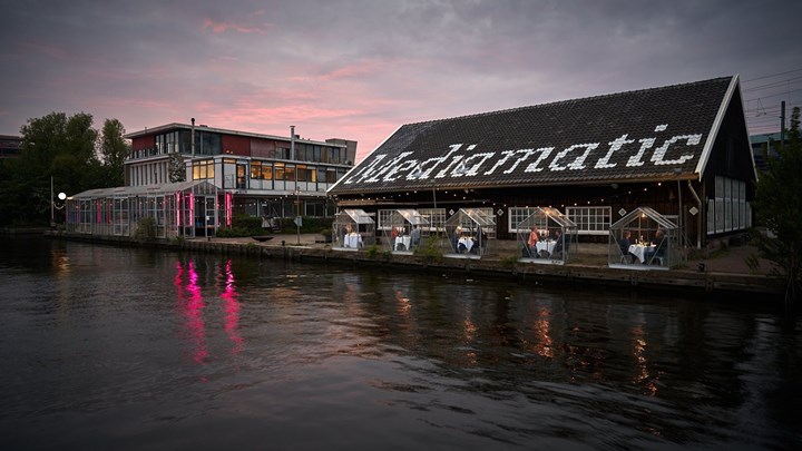 Εστιατόριο στο Άμστερνταμ βρήκε τον τρόπο να λειτουργεί εν μέσω πανδημίας – ΦΩΤΟ – ΒΙΝΤΕΟ