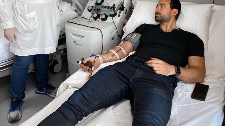 Τανιμανίδης-Μπόμπα: Έγιναν εθελοντές-δότες πλάσματος στη μάχη κατά του κορονοϊού – ΒΙΝΤΕΟ