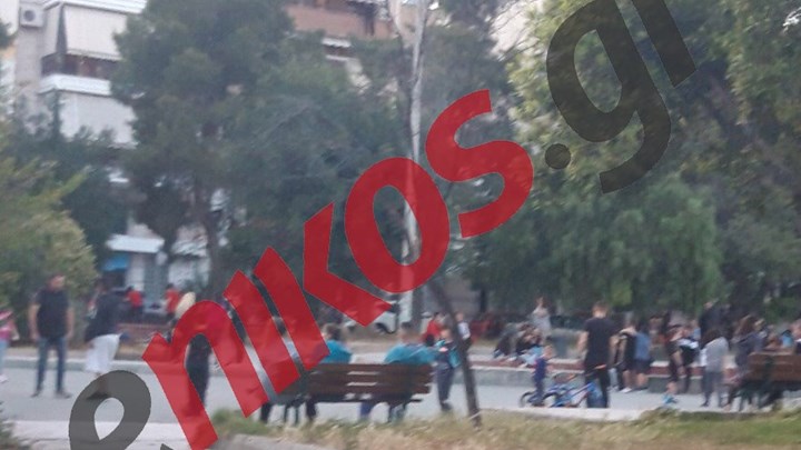 Κερατσίνι: Χαμός σε πλατεία παρά τις συστάσεις για τήρηση των αποστάσεων – ΦΩΤΟ αναγνώστη