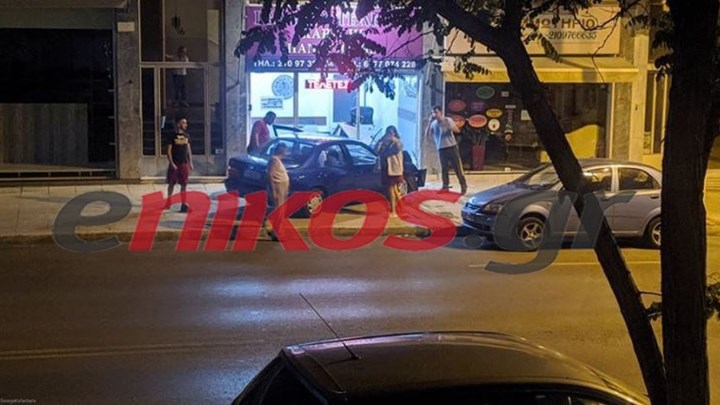 Ηλιούπολη: Αυτοκίνητο έπεσε με ταχύτητα σε βιτρίνα μαγαζιού – ΦΩΤΟ αναγνώστη