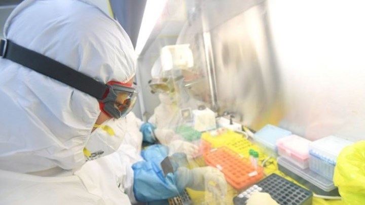 Κορονοϊός: Πότε μειώνεται η μεταδοτικότητα του ιού – Για πόσο διάστημα ανιχνεύεται μολυσματικό φορτίο