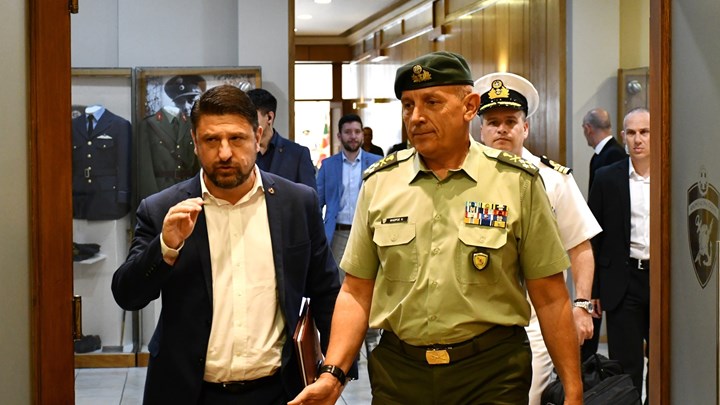Στο υπουργείο Εθνικής Άμυνας ο Χαρδαλιάς – Πυρετώδεις οι προετοιμασίες για τον καλοκαιρινό σχεδιασμό – ΦΩΤΟ