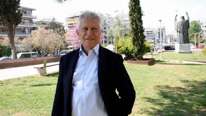 Δήμαρχος Νέας Σμύρνης: Συναυλία σε 30 σημεία για να αδειάσει η κεντρική πλατεία – ΒΙΝΤΕΟ