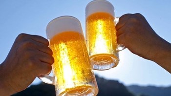 Ζυθοποιείο στη Γερμανία μοίρασε δωρεάν μπίρα για να μην πάει χαμένη λόγω…κορονοϊού