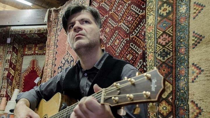 Φοίβος Δεληβοριάς κατά Μενδώνη: Τίτλοι τέλους για συνθέτες-στιχουργούς