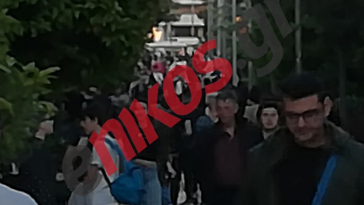 Χαμός ξανά στην πλατεία Νέας Σμύρνης παρά τις οδηγίες για τήρηση αποστάσεων – ΦΩΤΟ αναγνώστη