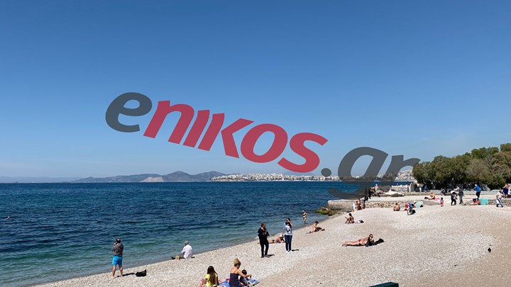 Γέμισαν κόσμο οι παραλίες της Αττικής – ΦΩΤΟ από τον Φλοίσβο