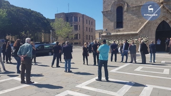 Δημήτρης Κρεμαστινός: Συγκίνηση στο τελευταίο αντίο – Τα αυστηρά μέτρα ασφαλείας – ΒΙΝΤΕΟ