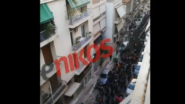 Κυψέλη: Πορεία διαμαρτυρίας για τις χθεσινές συλλήψεις και προσαγωγές – ΒΙΝΤΕΟ αναγνώστη