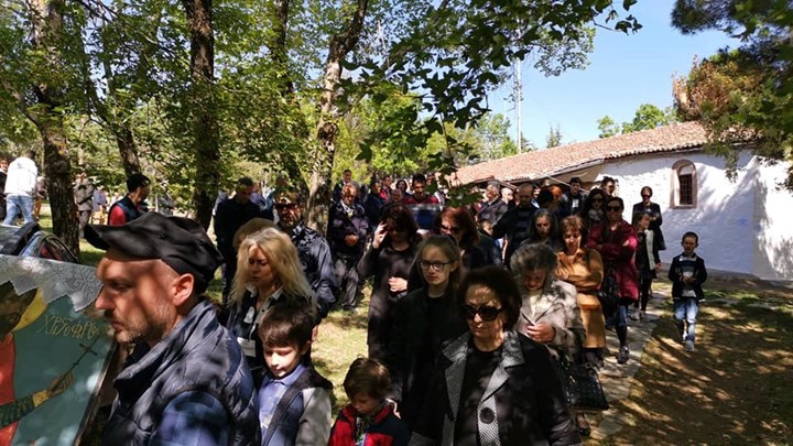 Κοζάνη: Συνωστισμός πιστών σε λιτανεία εικόνας – ΦΩΤΟ
