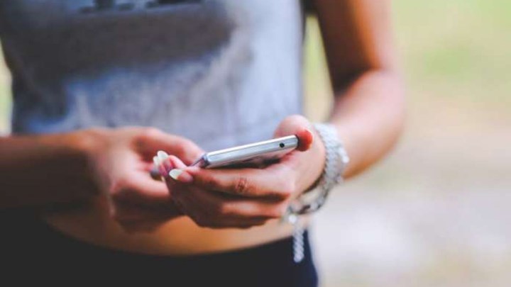 Ούτε ο κορονοϊός δεν σταμάτησε το φλερτ – Η αύξηση του sexting