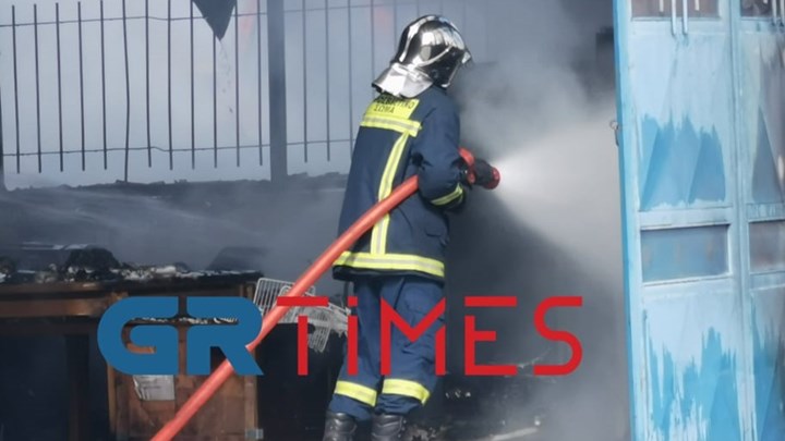 Θεσσαλονίκη: Μεγάλη φωτιά με εκρήξεις σε επιχείρηση με ελαστικά – ΒΙΝΤΕΟ