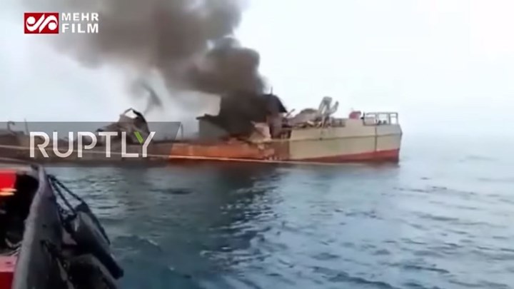 ΒΙΝΤΕΟ-ντοκουμέντο: Η στιγμή που πύραυλος πλήττει ιρανικό πολεμικό πλοίο