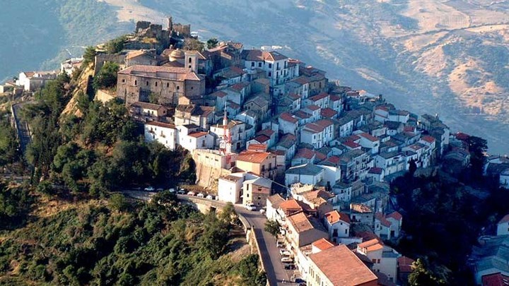 Το καταραμένο χωριό – Το ανατριχιαστικό μυστικό που κρύβεται στα τείχη του – ΦΩΤΟ – ΒΙΝΤΕΟ