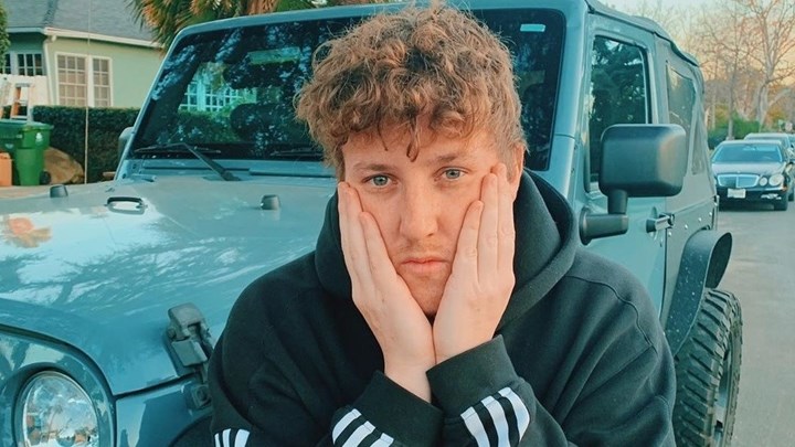 Πασίγνωστος YouTuber σκοτώθηκε σε τροχαίο ανήμερα των γενεθλίων του  – BINTEO