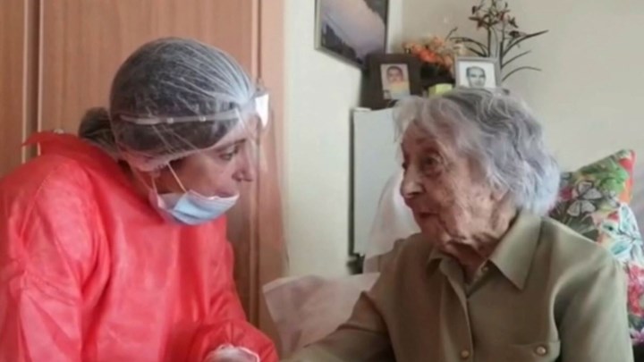 Η γηραιότερη γυναίκα της Ισπανίας νίκησε τον κορονοϊό ενώ έζησε και την ισπανική γρίπη το 1918