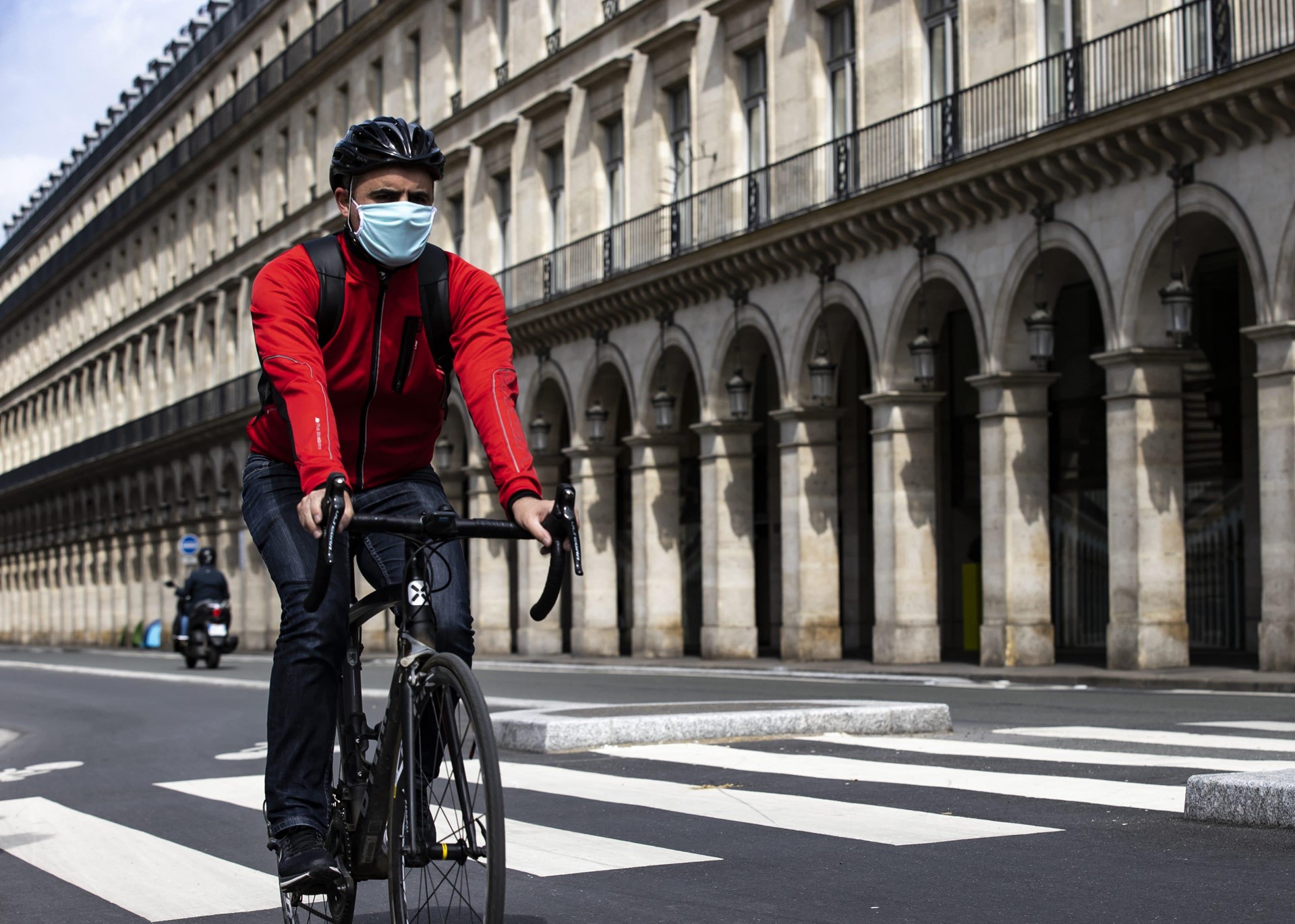 Κορονοϊός: Οι Ευρωπαίοι καβαλάνε τα ποδήλατα τους για να αποφύγουν τα μέσα μαζικής μεταφοράς – BINTEO