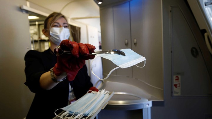 Κομισιόν: Υποχρεωτική η χρήση μάσκας σε αεροπλάνα και αεροδρόμια – Η οδηγία για τις θέσεις