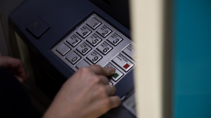 Επίδομα 800 ευρώ: Ποιοι πληρώνονται σήμερα